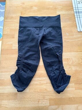 Lululemon crop leggings size 4
